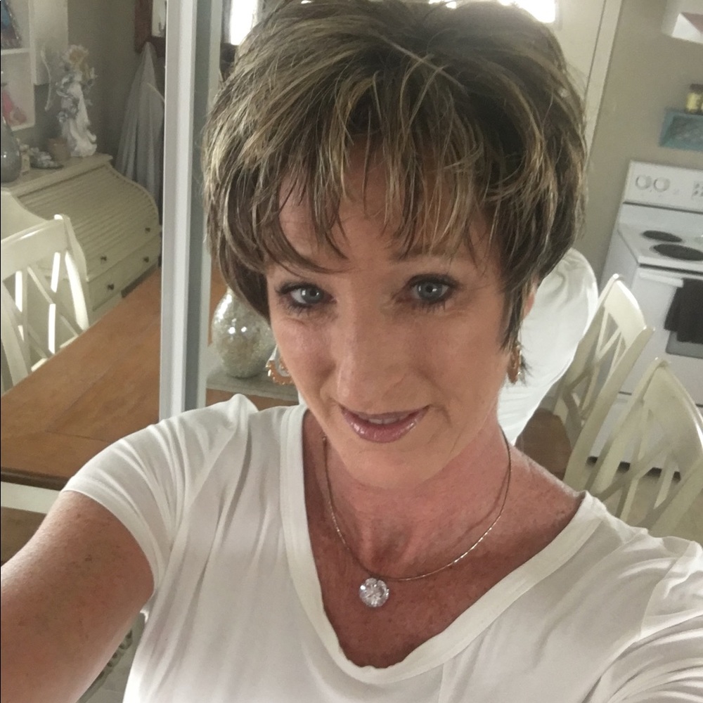 Meet your Posher, Suzanne